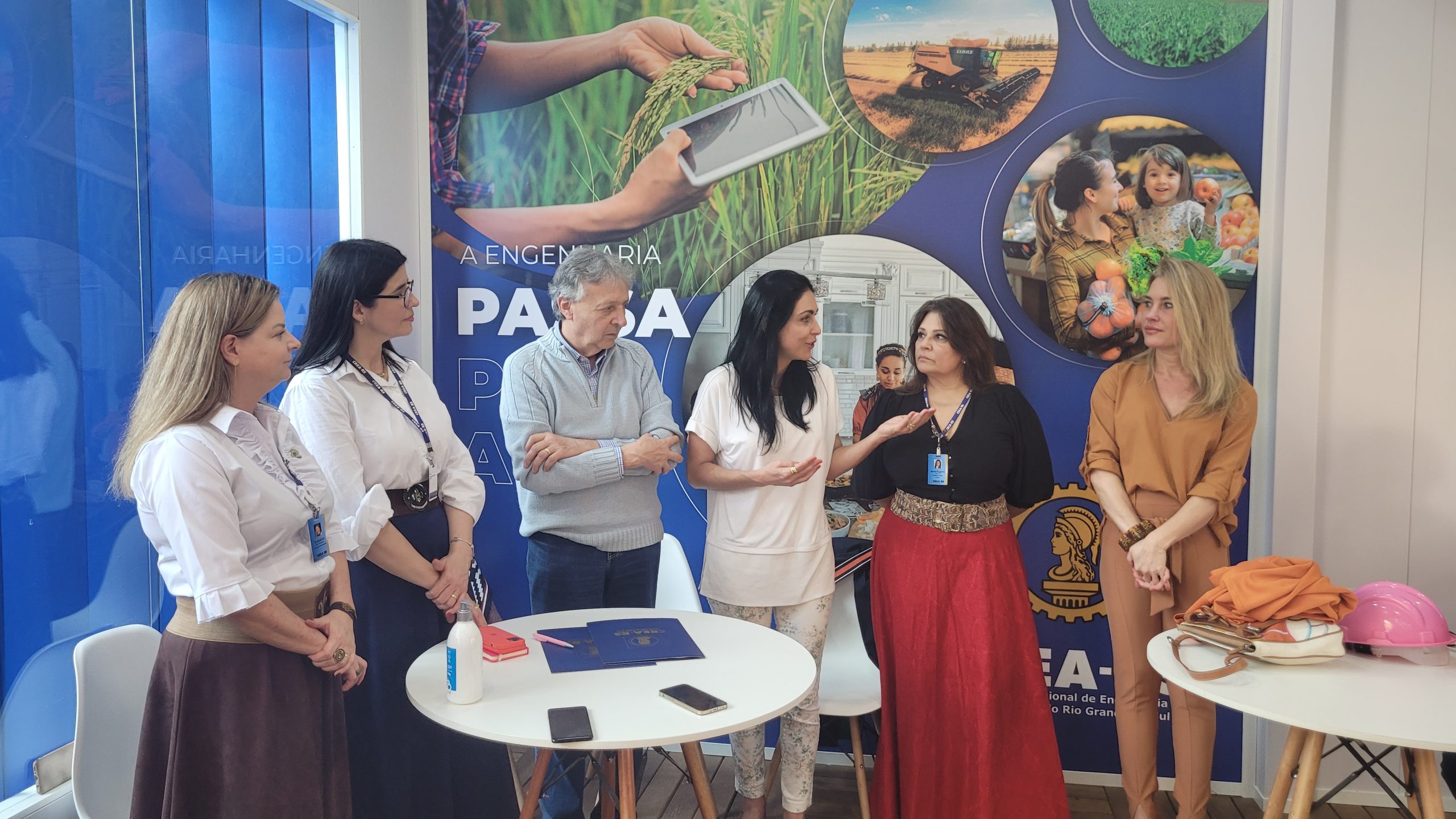 Eng. Elisabete, presidente Nanci, Eng. Walter Lídio Nunes, eng. Daniela, Eng. May e promotora Anelise