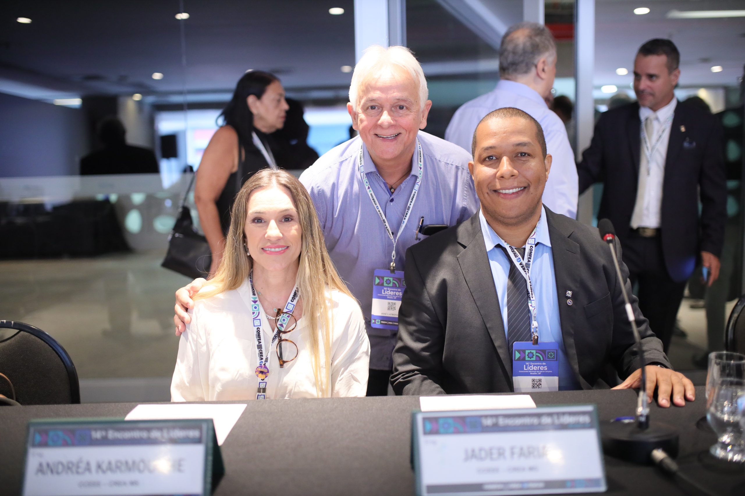 Jader ao lado da coordenadora adunta Andréa Karmouche (Crea-MS). Entre eles, o ex-coordenador em 2020, José Latrônico