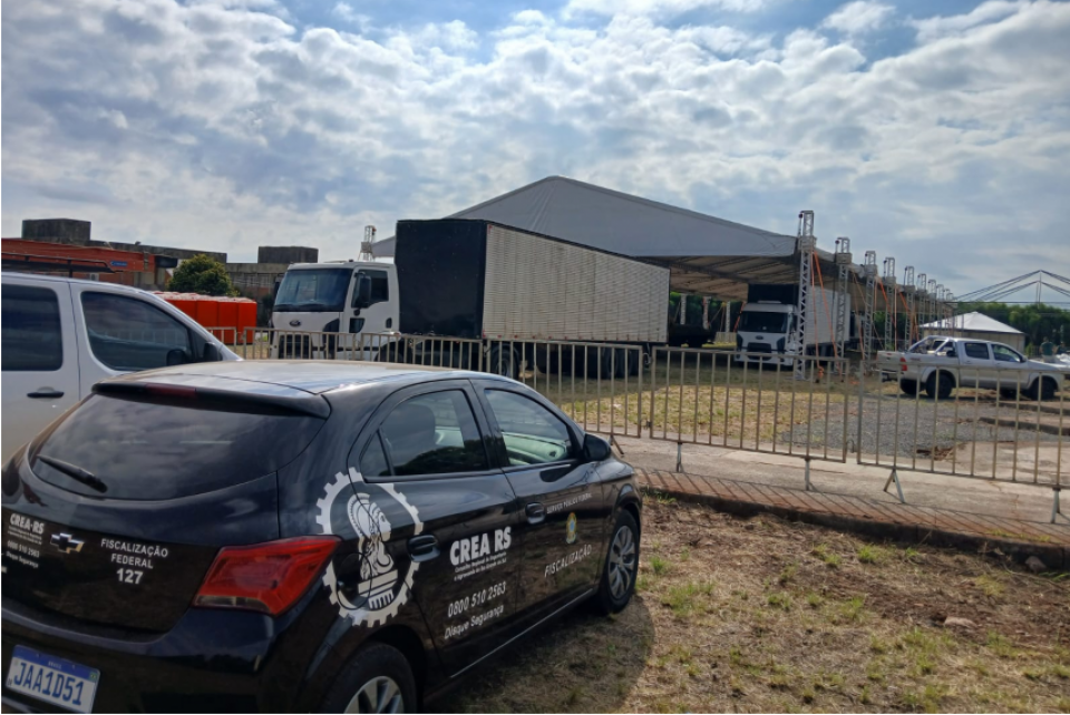 Montagem do Planeta Agro recebe fiscalização do CREA-RS