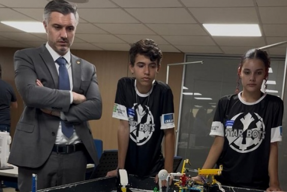 Confea apoia jovens talentos de robótica rumo à competição nacional