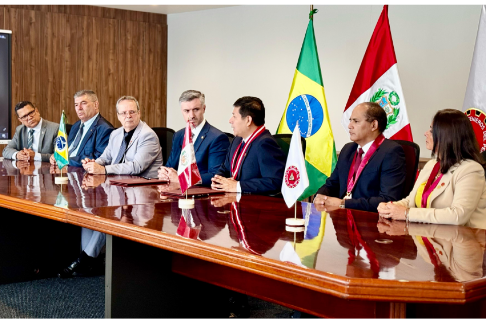 Confea e engenheiros do Peru firmam parceria pela engenharia na América do Sul
