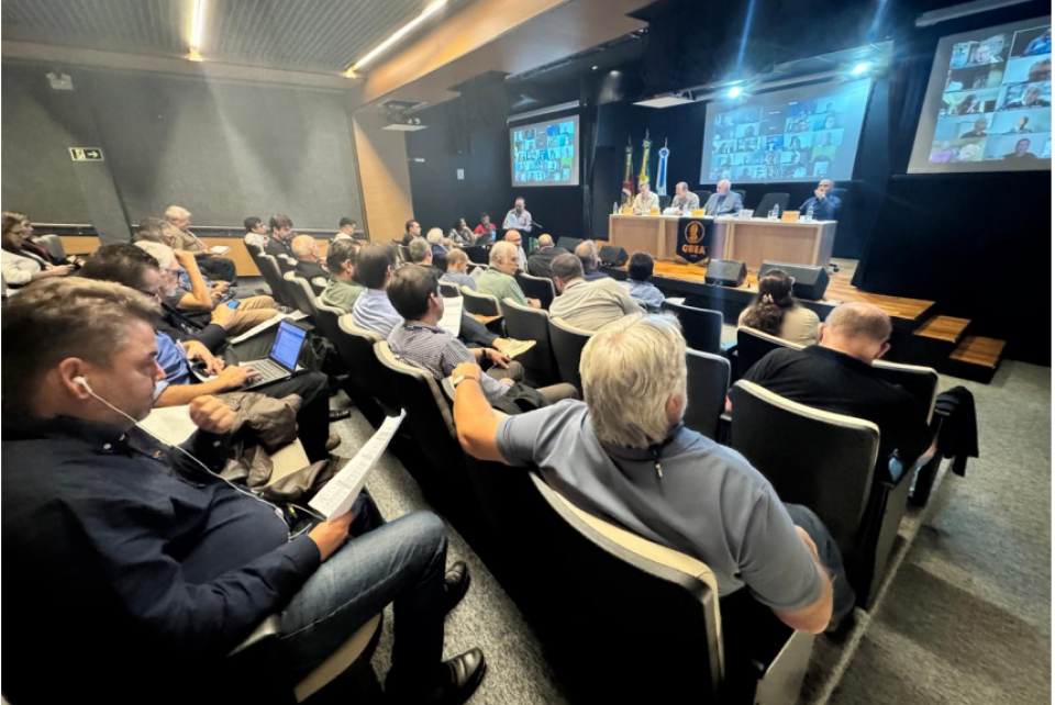Plenário do CREA-RS aprova 13 processos e homenageados ao Livro e Medalha ao Mérito