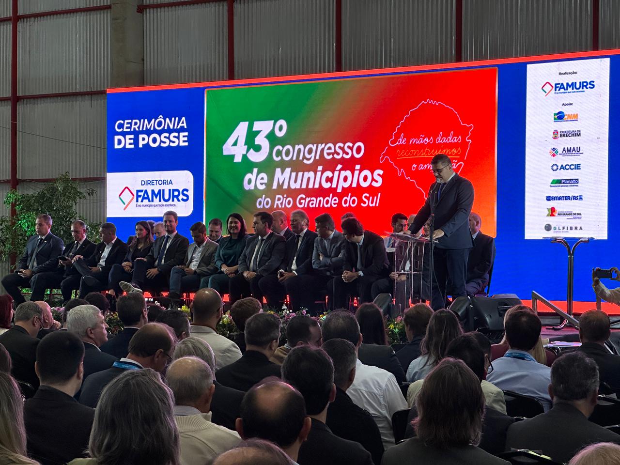 Abertura do Congresso da Famurs lota local do evento