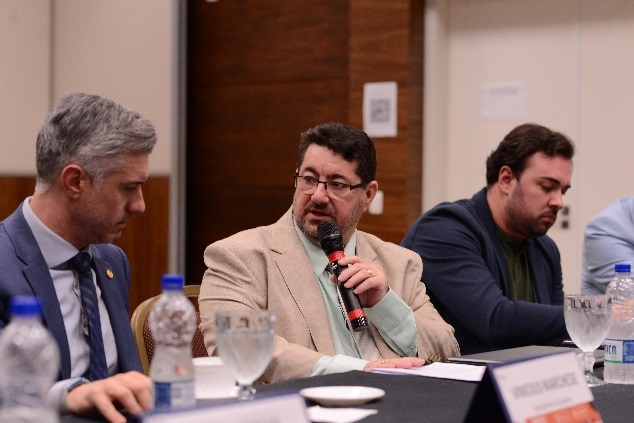 Presidente Vinicius Marchese ouviu atentamente as demandas e propostas da CCEEST