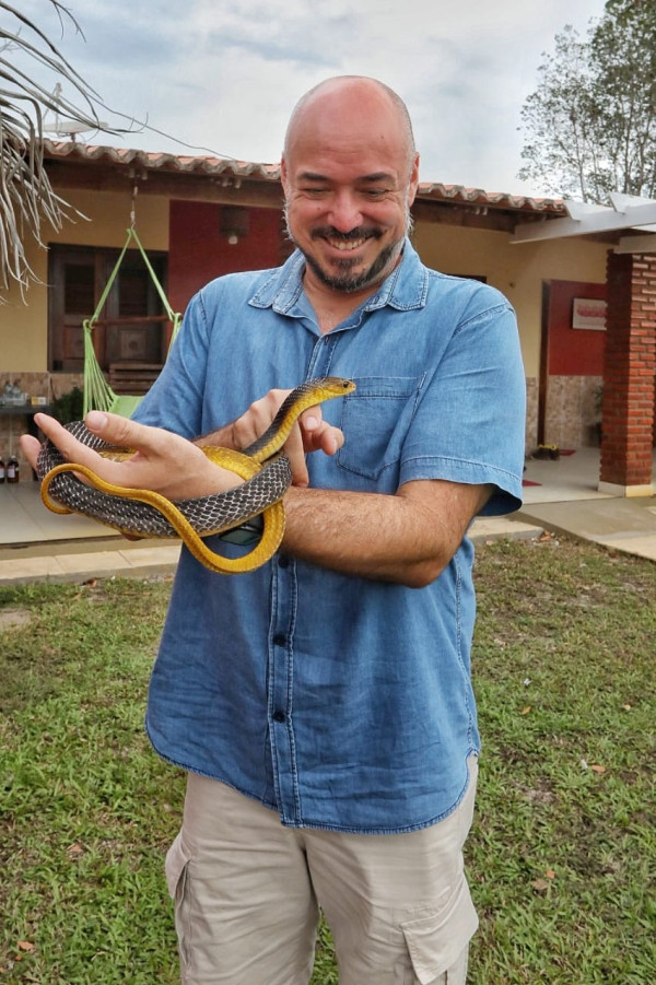 Coordenador do Pint of Science Brasil, o bi&oacute;logo Eduardo Bessa