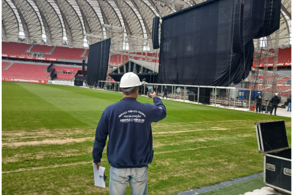 Montagem do show do Gustavo Lima é fiscalizada pelo CREA-RS