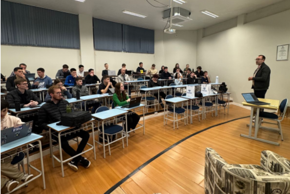 Gestor Institucional do CREA-RS palestra aos alunos da Faculdade Horizontina