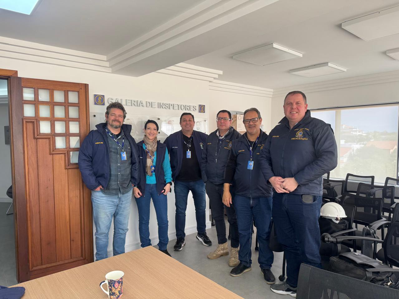 Equipe de fiscalização e a Eng. Bárbara E. Franke de Oliveira, inspetora-chefe de Capão da Canoa