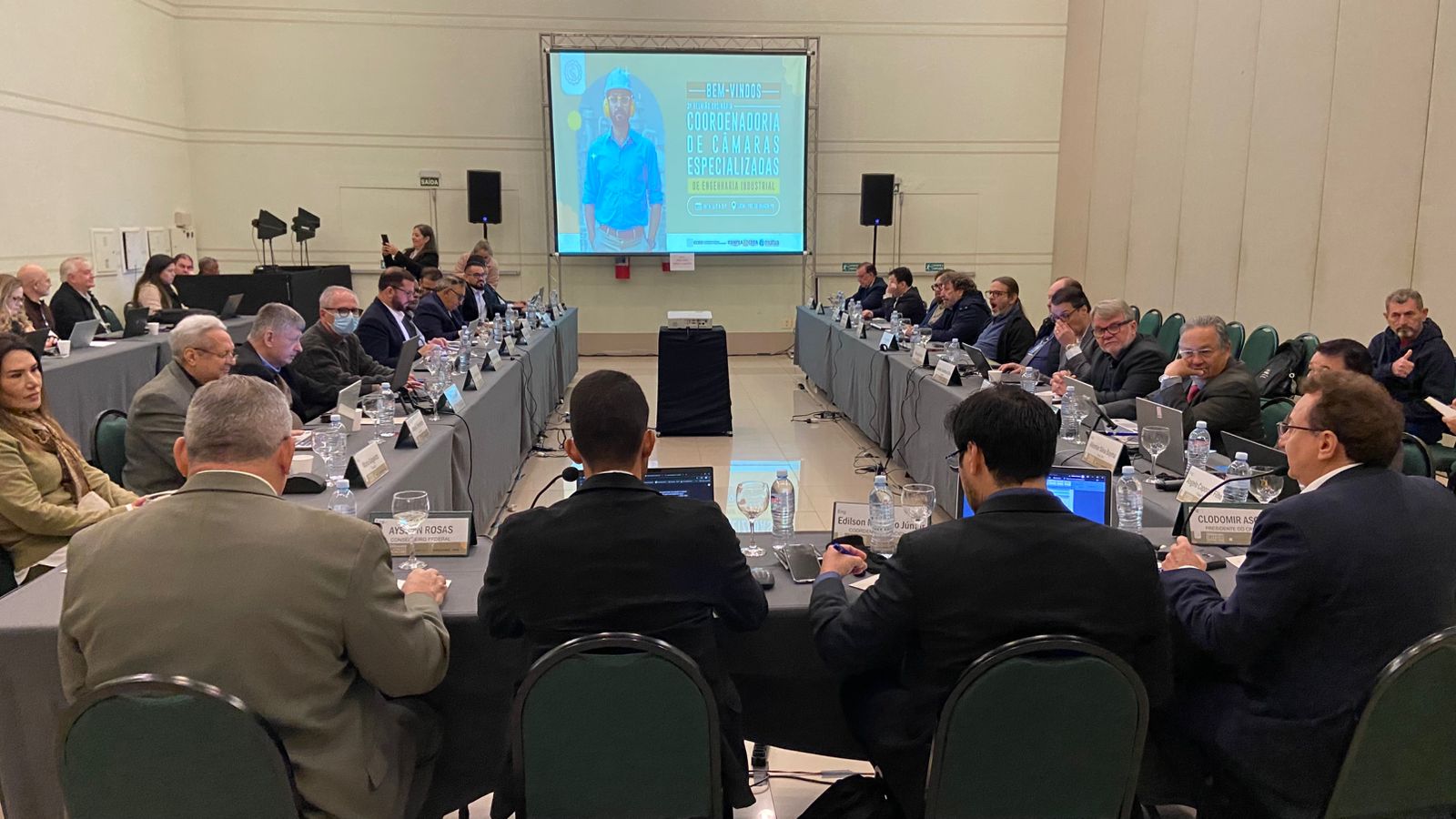 Comissão reunida em Foz do Iguaçu: aproximação com a Anac e sistematização de dados em foco