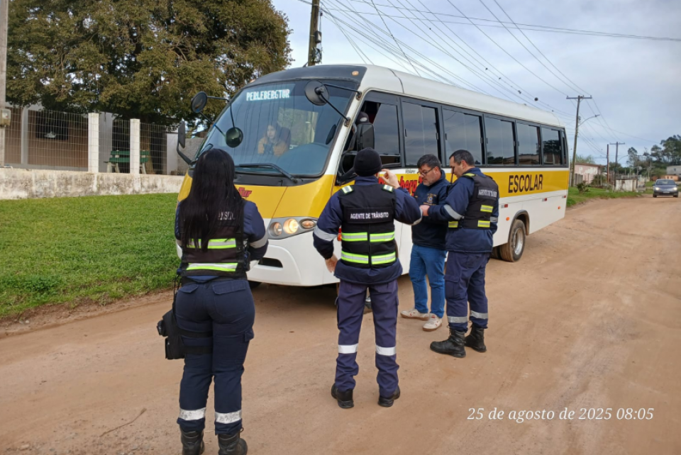 Operação Volta às Aulas promove fiscalização do transporte escolar em Pelotas