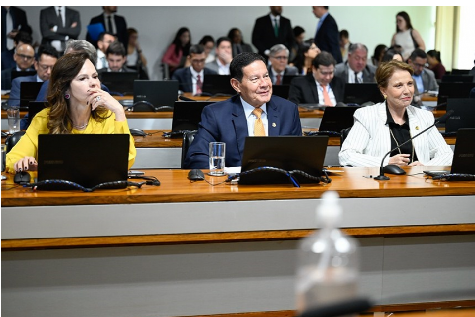 Projeto que regulamenta a profissão de tecnólogo avança no Senado