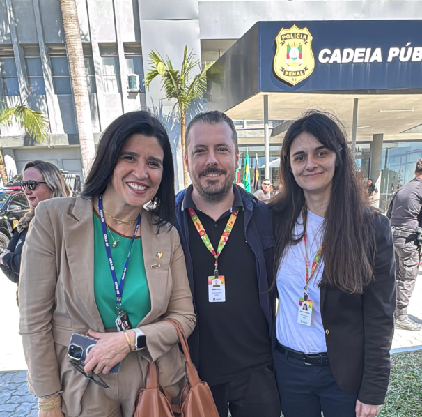 Presidente Eng. Amb. Nanci, o Eng. Civ. Rafael Mentz e a Eng. Franciele Magnus, da Secretaria de Obras