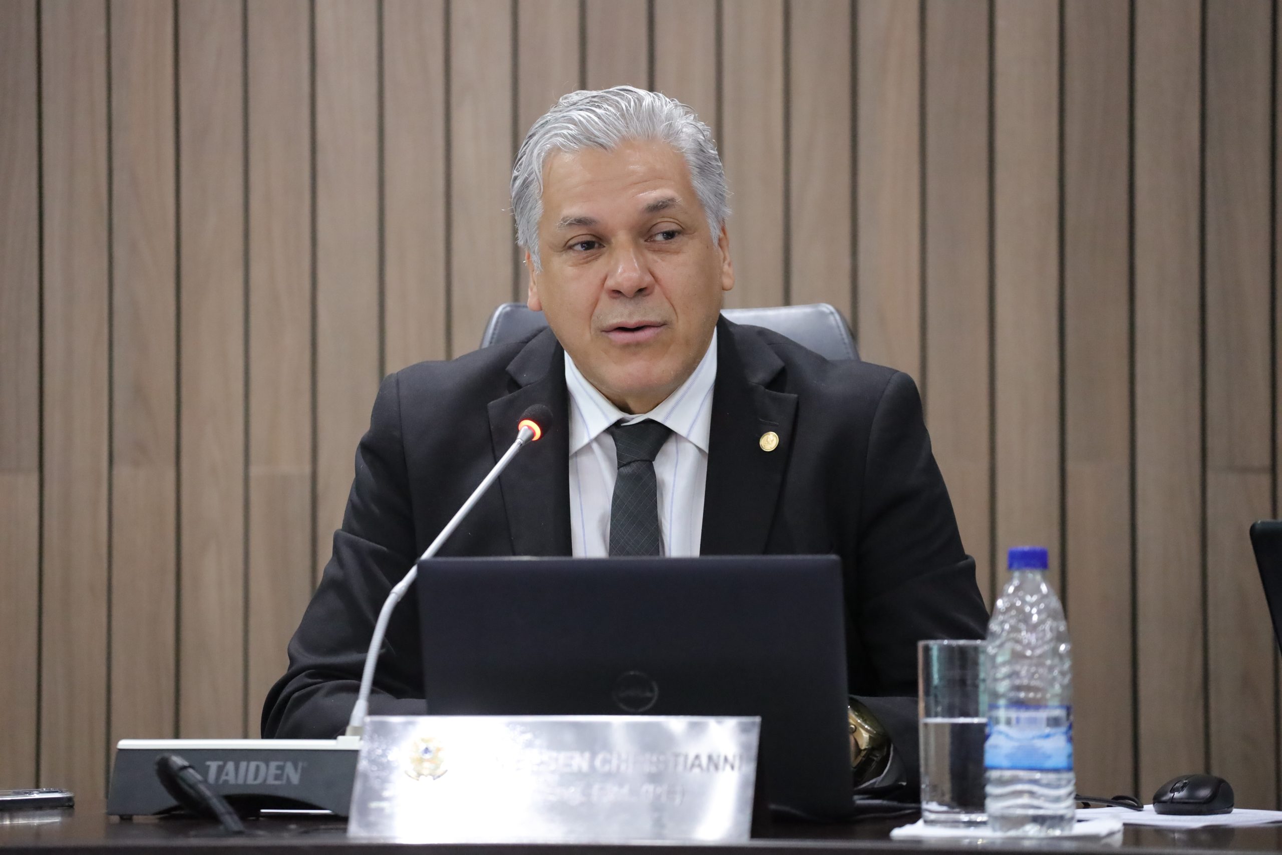 Vice-presidente eng. ftal. Nielsen Christianni conduziu os trabalhos na parte da tarde