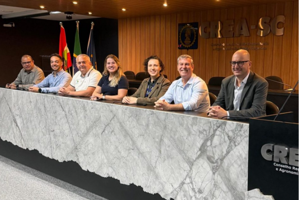 Câmaras de Engenharia Elétrica do Sul alinham demandas e ações do setor em encontro no CREA-SC