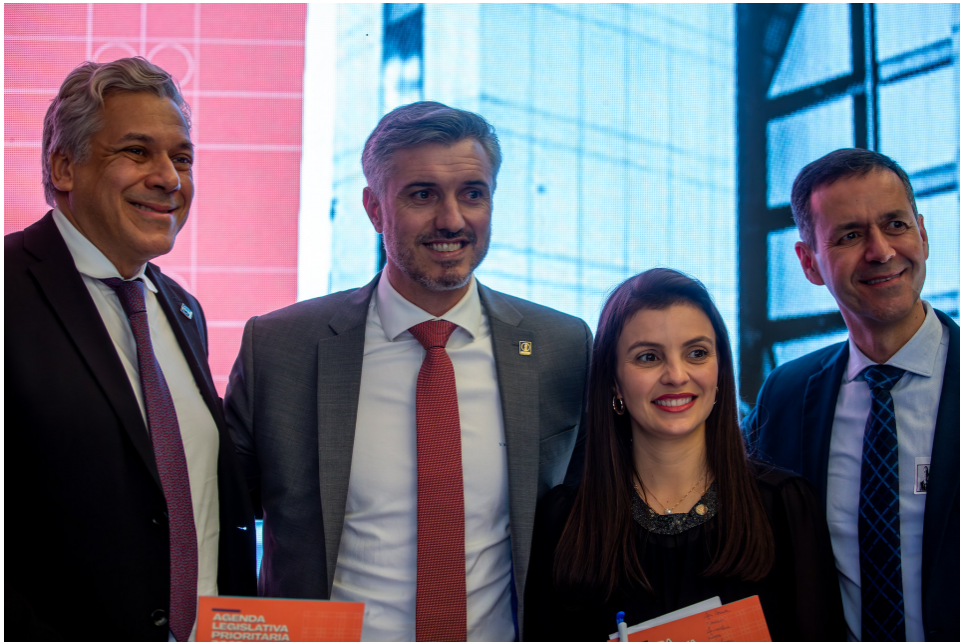 Proposta de emenda a medida provisória atualiza piso salarial