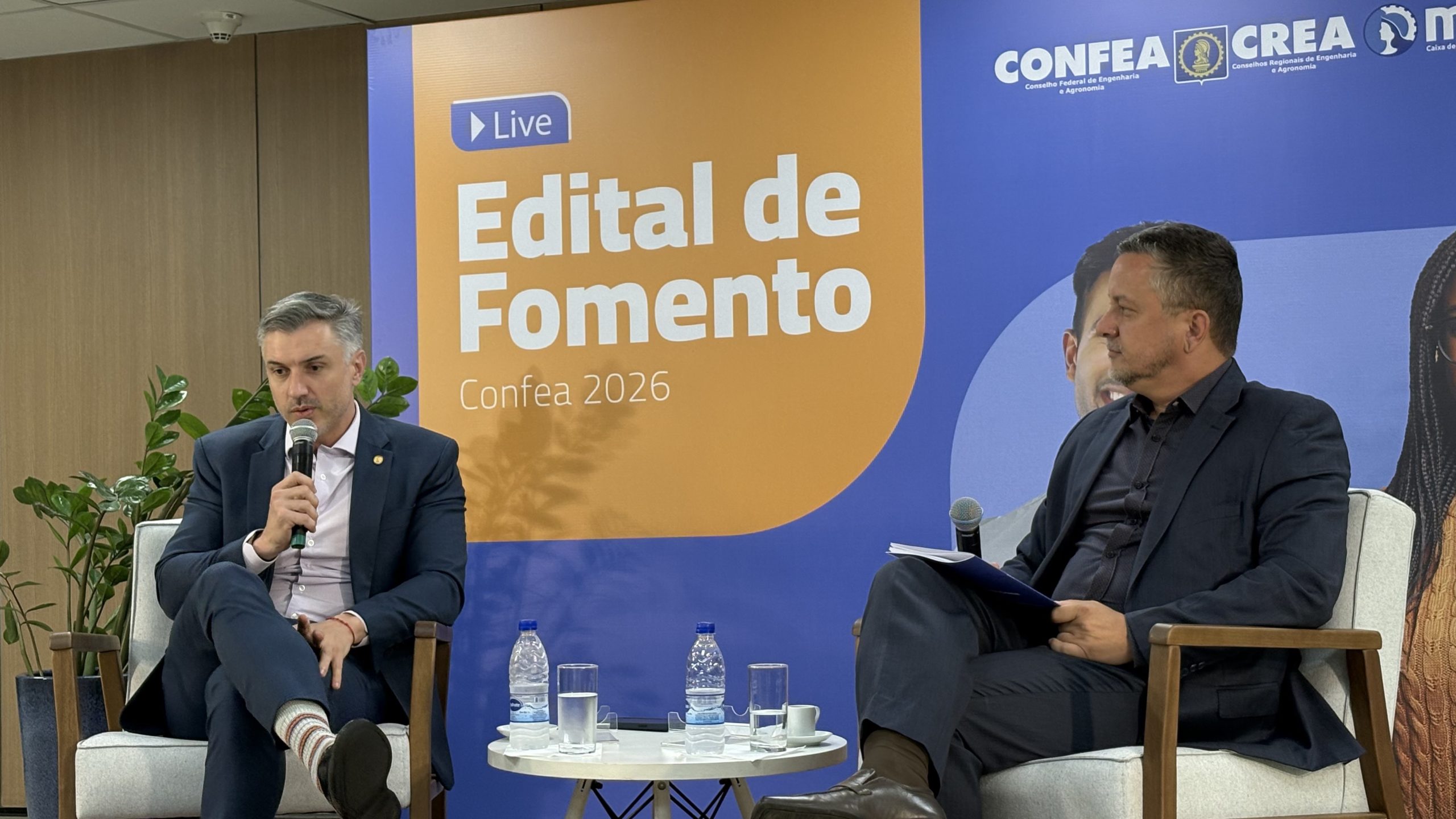 Presidente Vinicius Marchese e gerente de Relacionamento com as Entidades, Renato Lisboa: metas voltadas para os municípios integram o novo edital de Fomento do Confea