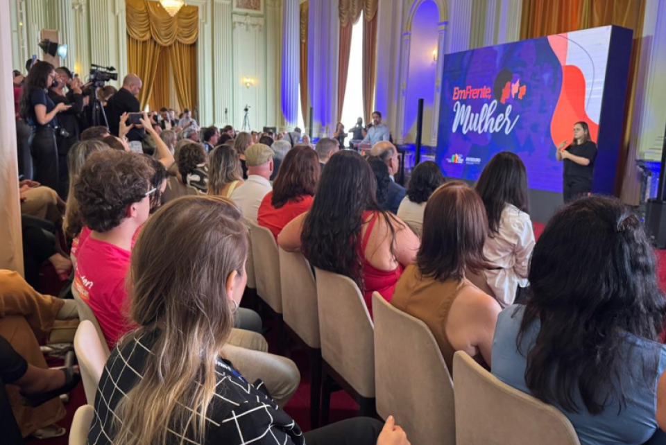 CREA-RS participa da entrega do Selo Em Frente, Mulher no Palácio Piratini