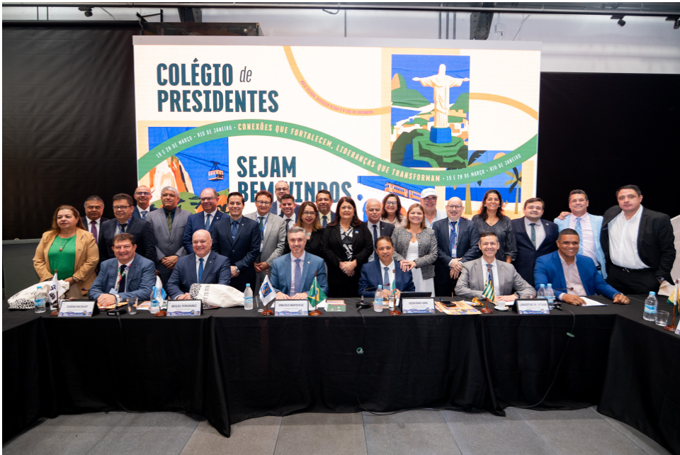 Confea apresenta nova carteira profissional com versão digital
