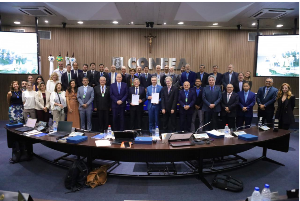 Acordo de reconhecimento profissional é firmado entre o Confea e CPIC