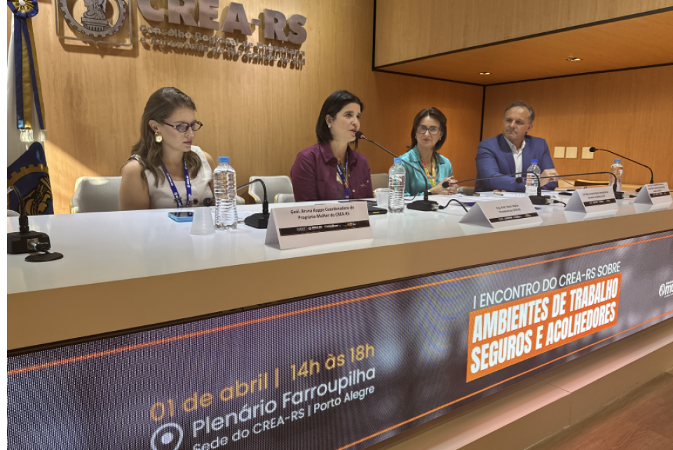 Discussão sobre ambientes de trabalho seguros e acolhedores lota Plenário Farroupilha