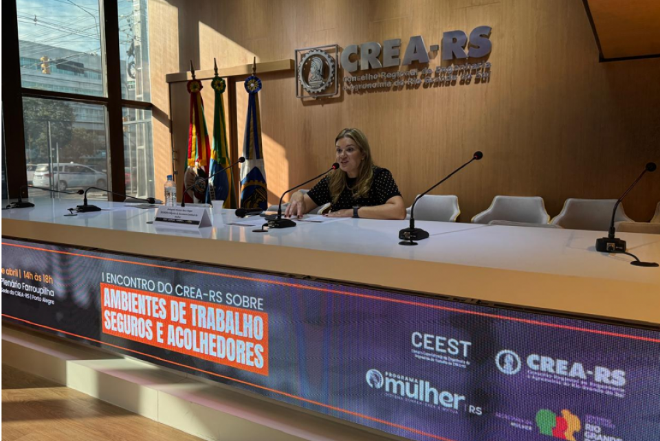 Aspectos legais de proteção às mulheres: Lei Maria da Penha e Lei do Feminicídio