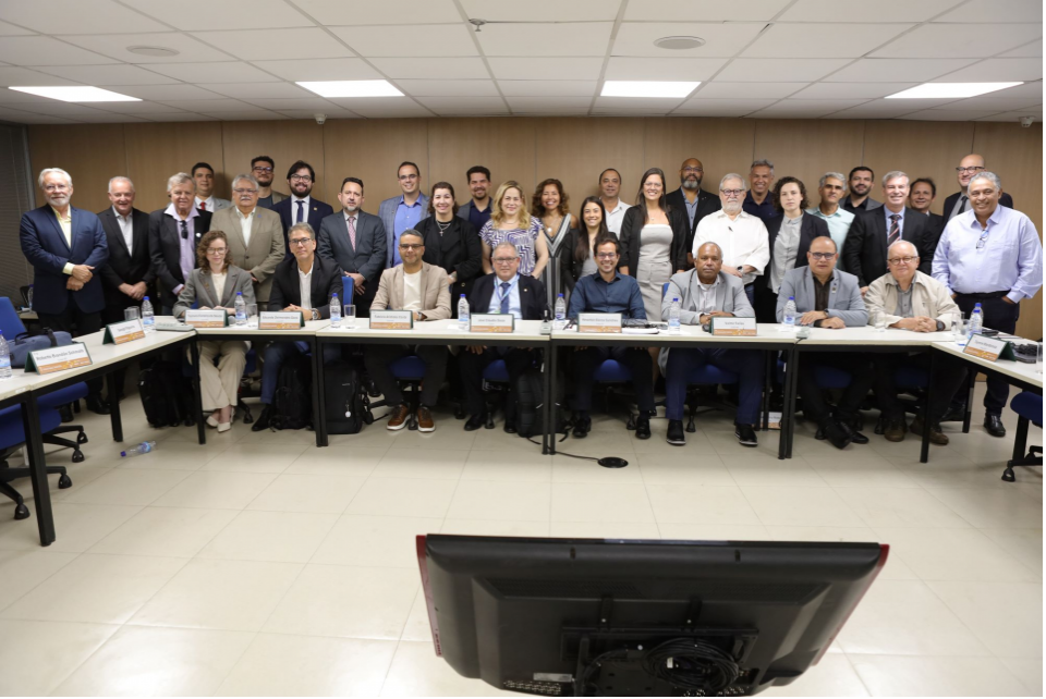 Câmaras debatem mobilidade elétrica e energia fotovoltaica em encontro nacional