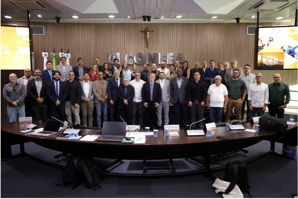 Aperfeiçoamento da fiscalização marca reunião da CCEEE