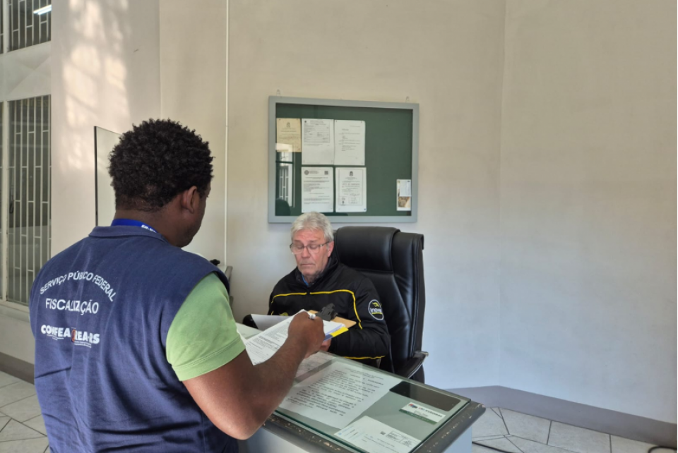 Operação Chave de Ouro fiscaliza responsabilidade técnica pela instalação de estações de recarga de veículos elétricos