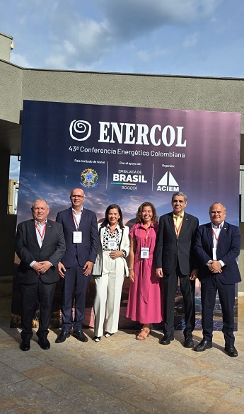 Delega&ccedil;&atilde;o foi composta (da esq. p/dir). pelos engenheiros eletricistas conselheiro federal Jos&eacute; Cl&aacute;udio Sicco; presidente do Crea-RN, Roberto Wagner; vice-presidente da ABEE, Gl&aacute;ucia Batista; analista Claudia Regina Machado; presidente da ABEE,  Ricardo Nascimento e conselheiro federal  Amarildo Almeida