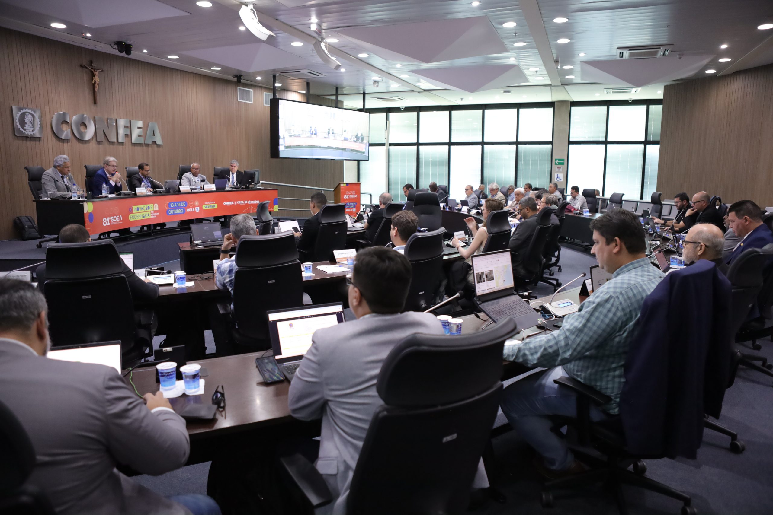 Com o plen&aacute;rio do Confea ocupado pelos integrantes da CCEEE, reuni&atilde;o apresentou bastante coes&atilde;o entre os profissionais