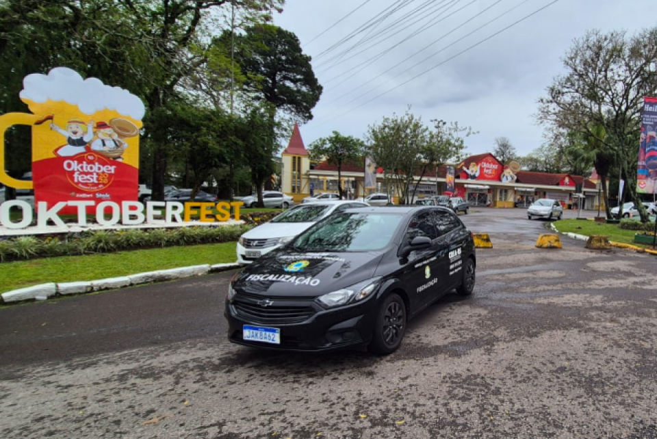 CREA-RS fiscaliza montagem da Oktoberfest de Santa Cruz
